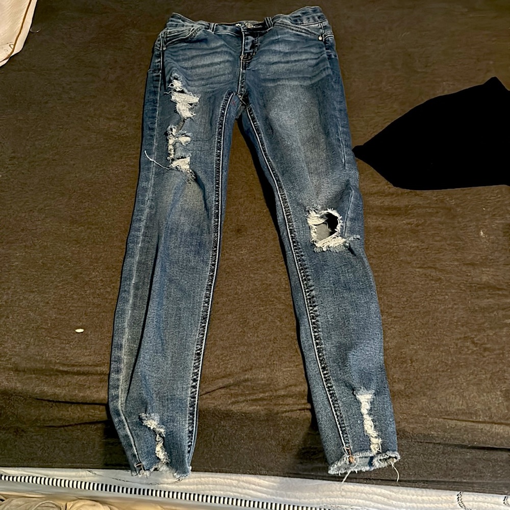 Refuge 3 Ripped jeans.